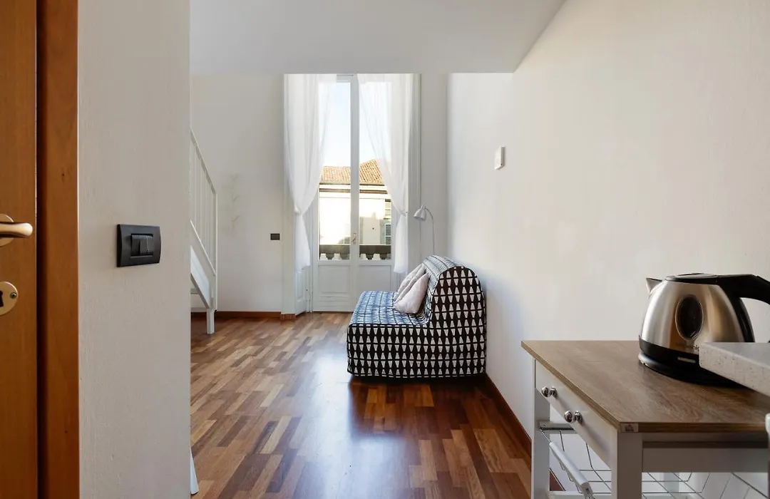Guesthost - Central Studio Apts Milano-Corso Magenta-1