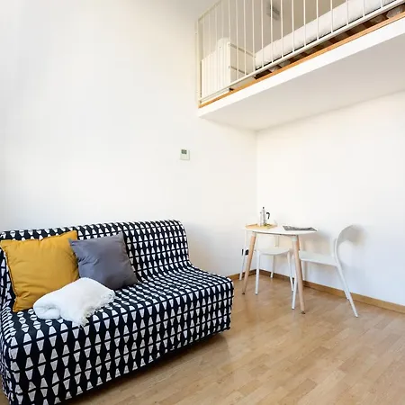 Guesthost - Central Studio Apts Milano-Corso Magenta-3